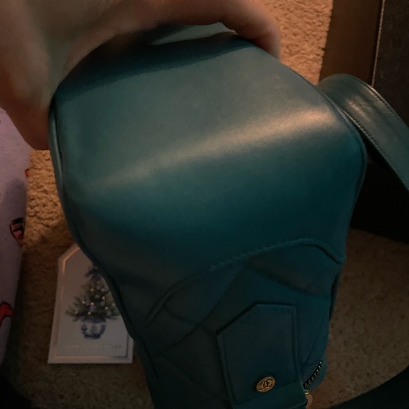 Vintage CHANEL Turquoise Quilted Vanity Handbag - Picture 6 of 15